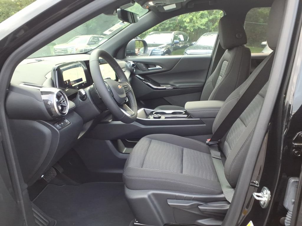 New 2027 Chevrolet Equinox LT w/ Safety and Technology Package FWD image 9