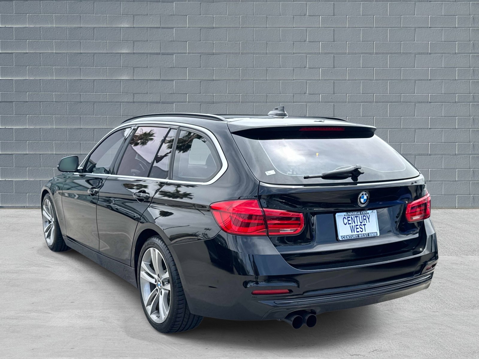 Used 2018 BMW 330i xDrive Wagon image 3