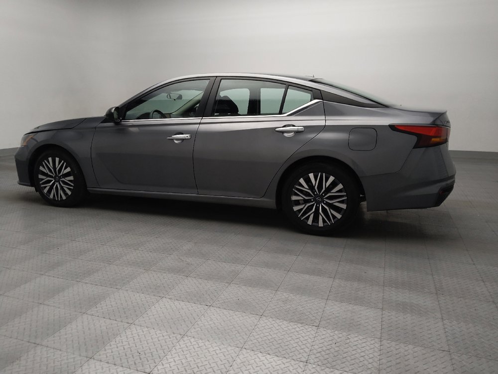 Used 2024 Nissan Altima 2.5 SV image 3