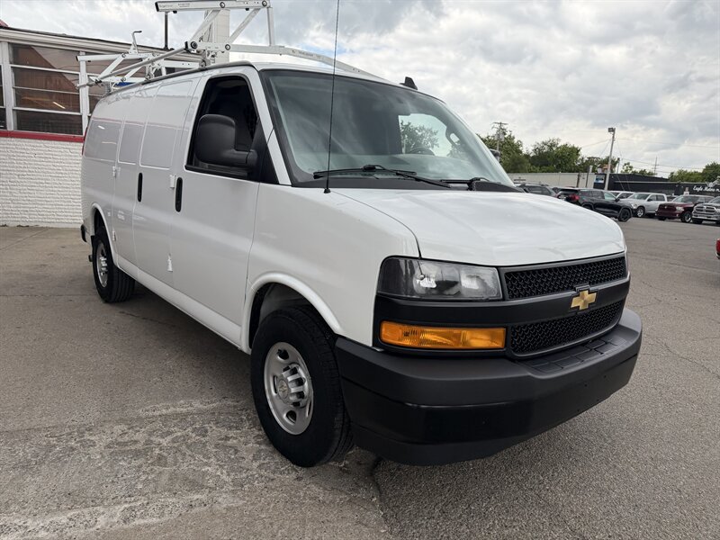 Used 2021 Chevrolet Express 3500 w/ Driver Convenience Package RWD image 4