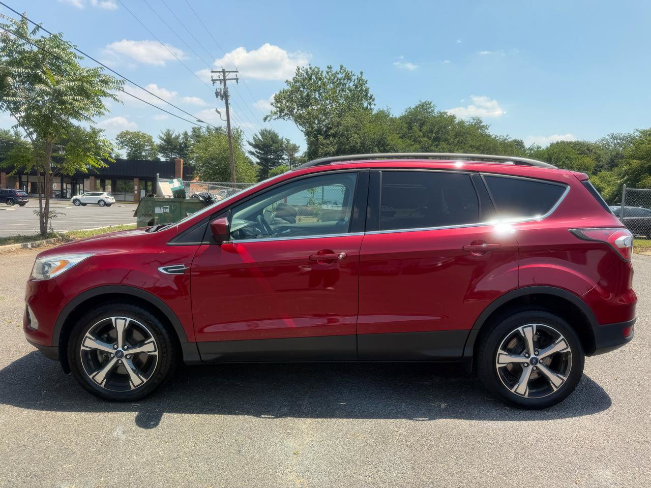 Used 2017 Ford Escape SE w/ SE Leather Comfort Package AWD/4WD image 8