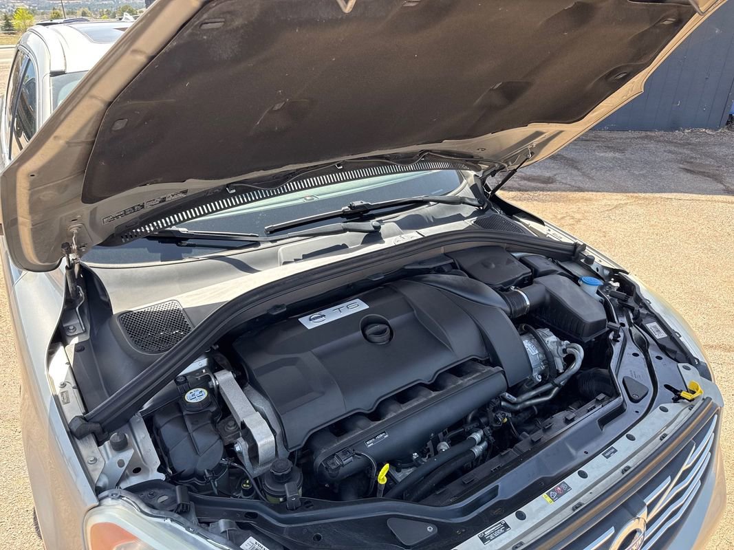 Used 2015 Volvo XC60 T6 w/ Proximity Package image 51