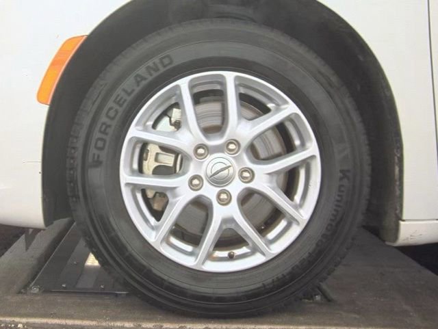 Used 2023 Chrysler Pacifica Touring-L FWD image 23