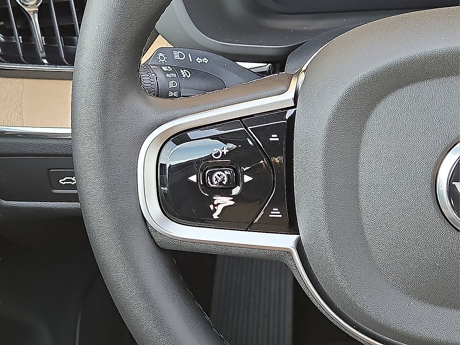 New 2026 Volvo XC60 B5 Core AWD/4WD image 12
