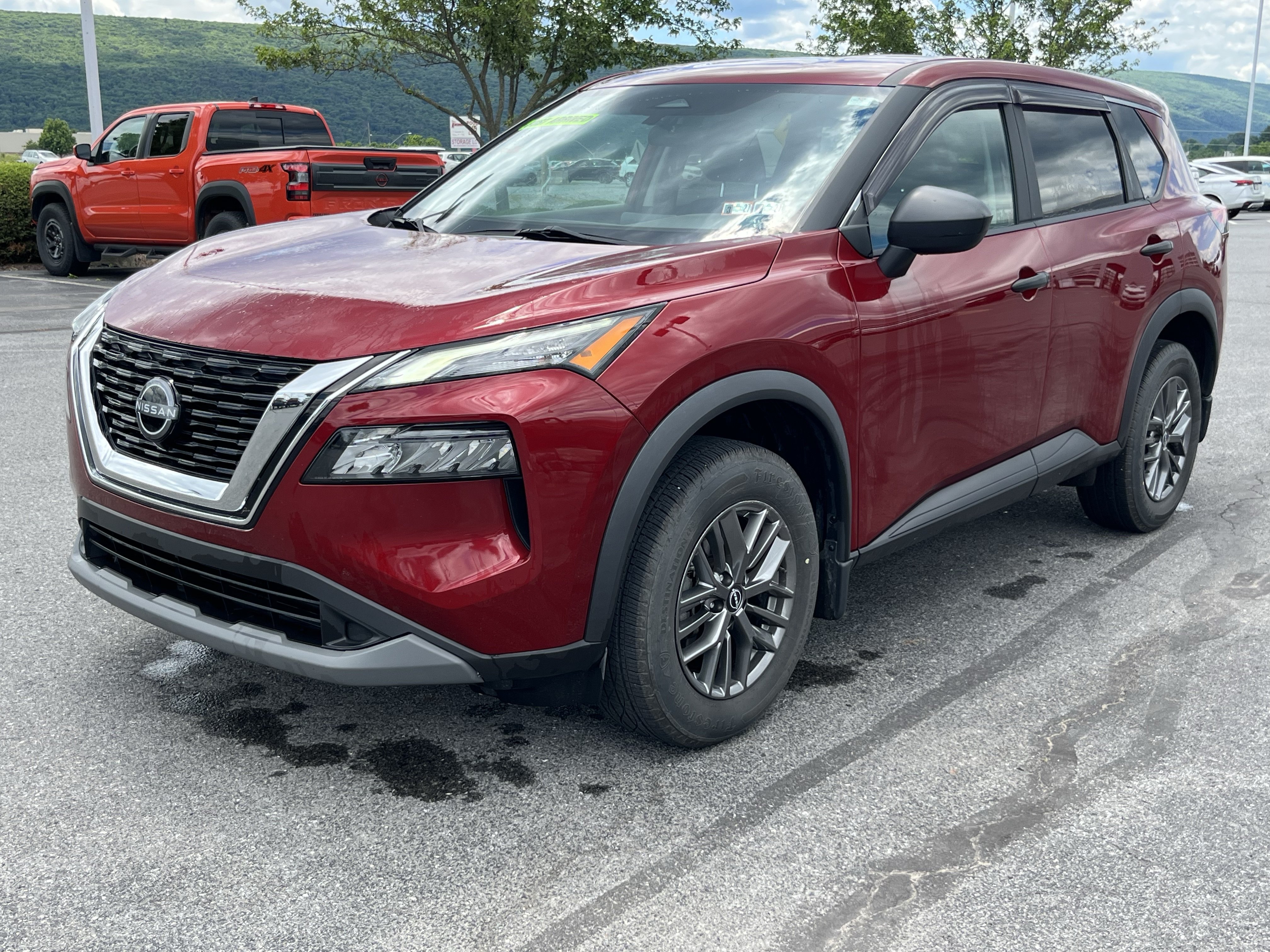 Used 2023 Nissan Rogue S AWD/4WD image 10