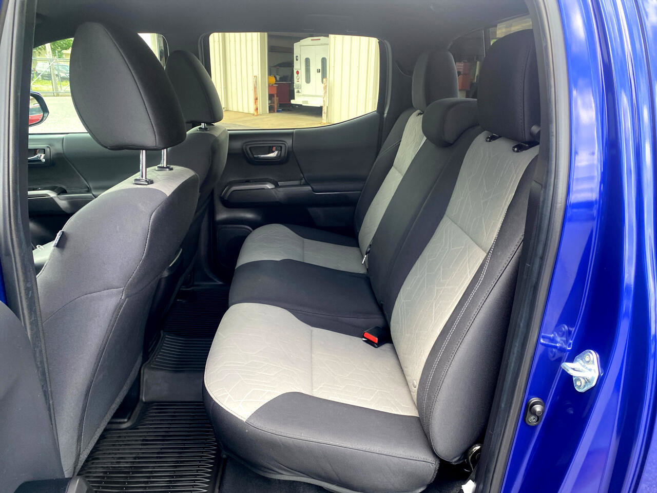 Used 2022 Toyota Tacoma TRD Off-Road image 12