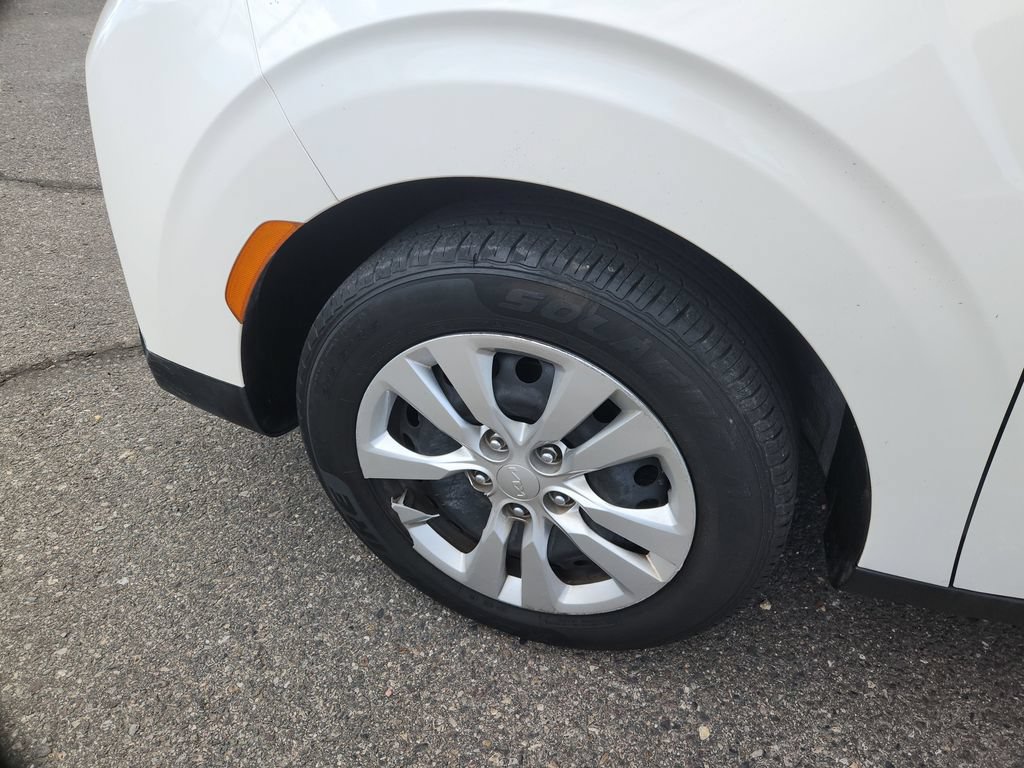 Used 2022 Kia Soul LX FWD image 16