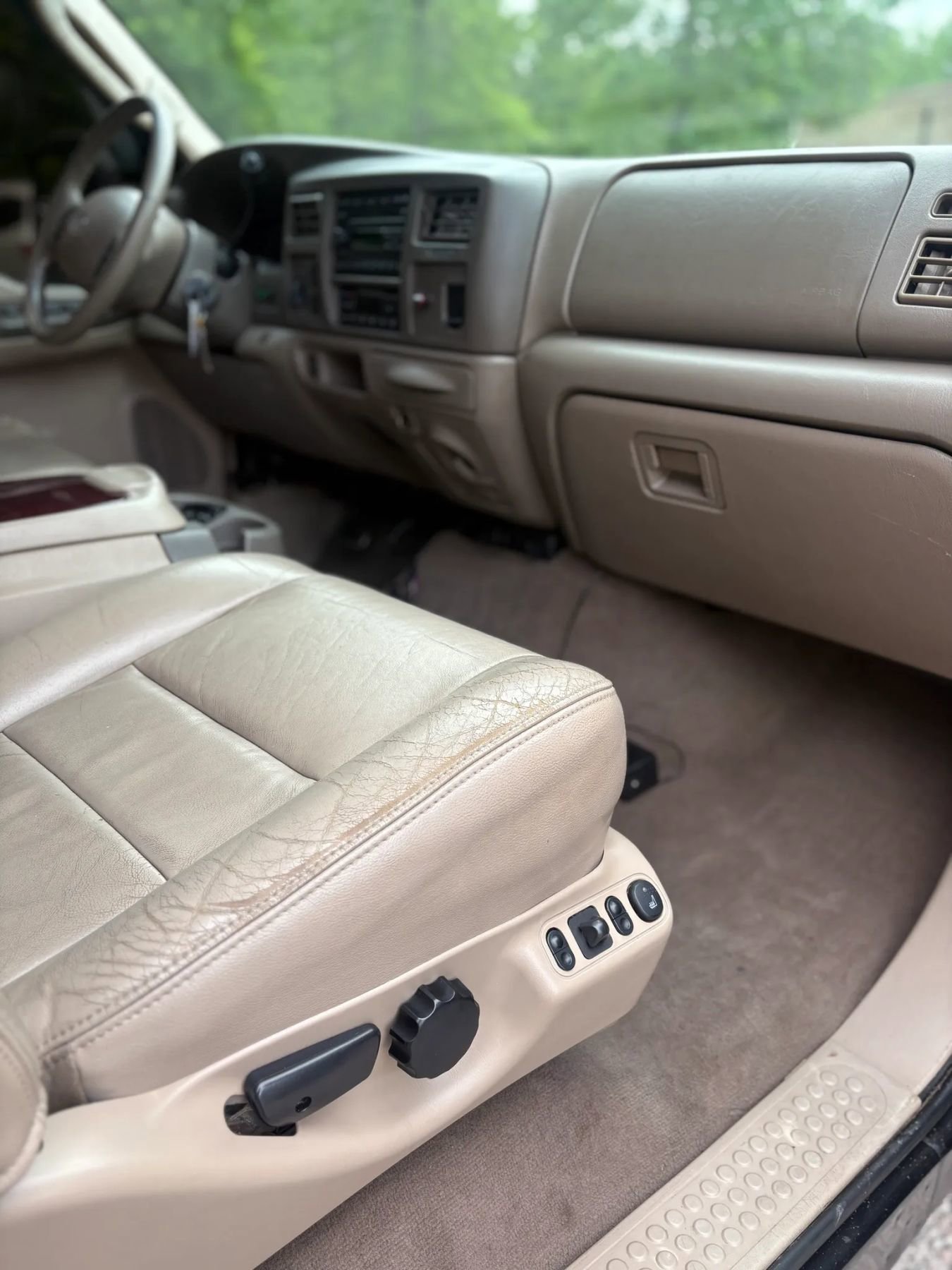 Used 2004 Ford Excursion Limited AWD/4WD image 25