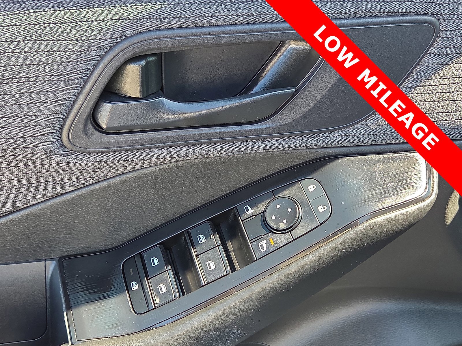 Used 2023 Nissan Rogue S image 13