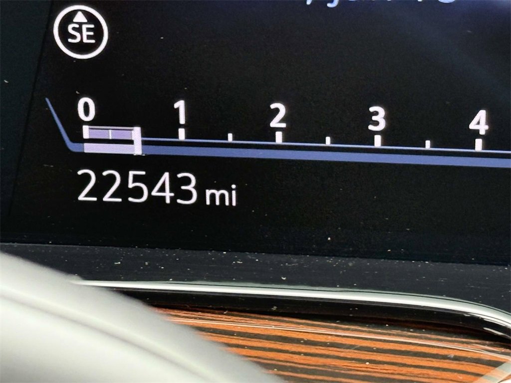 Used 2024 Cadillac Escalade Luxury image 31