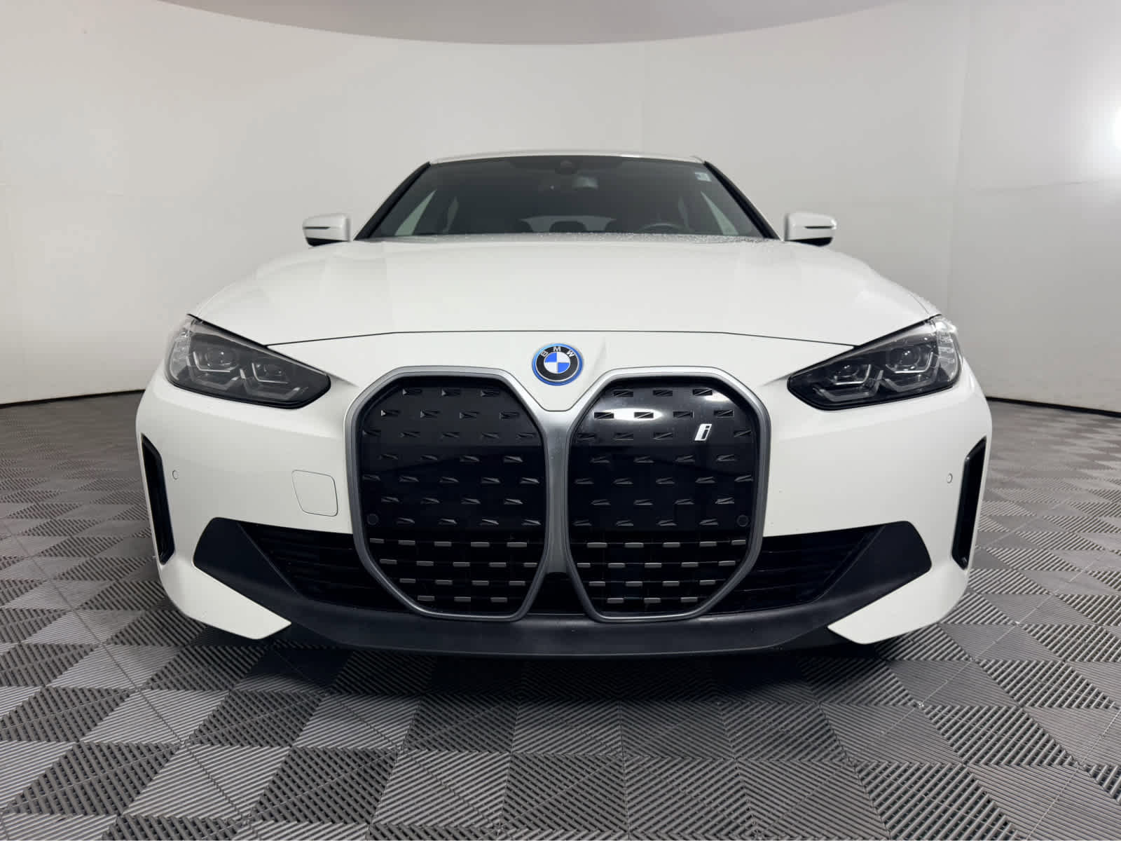 Used 2023 BMW i4 eDrive40 w/ Premium Package RWD image 9
