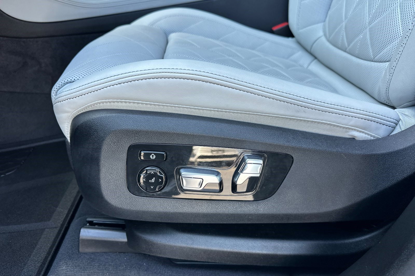 Certified 2024 BMW X5 sDrive40i w/ M Sport Package image 14