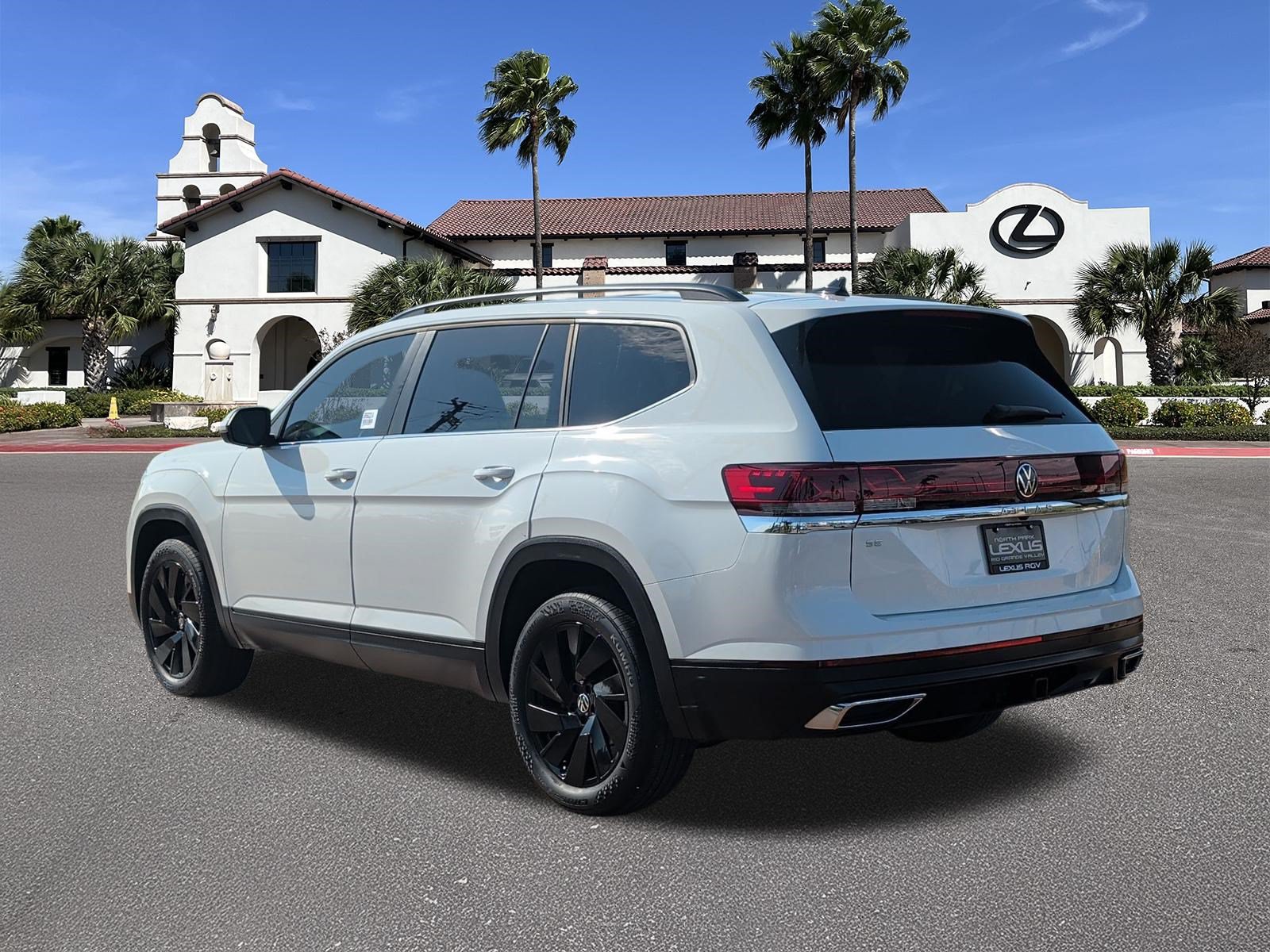 Used 2024 Volkswagen Atlas SE FWD image 4