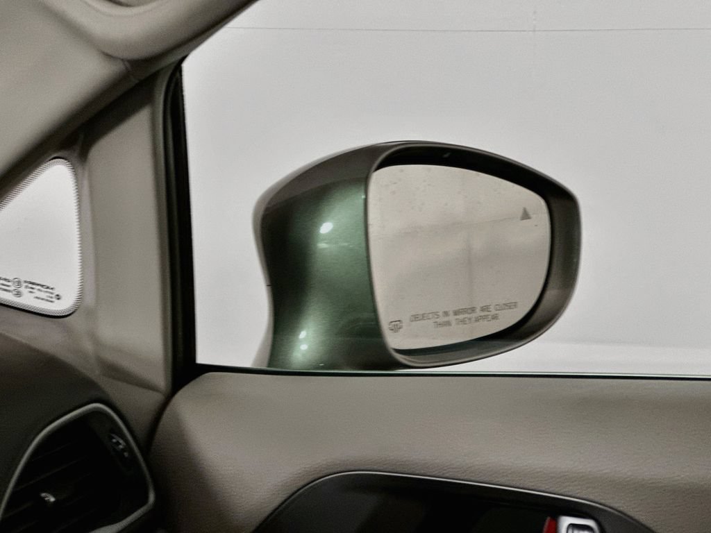 Certified 2018 Chrysler Pacifica Touring-L FWD image 25