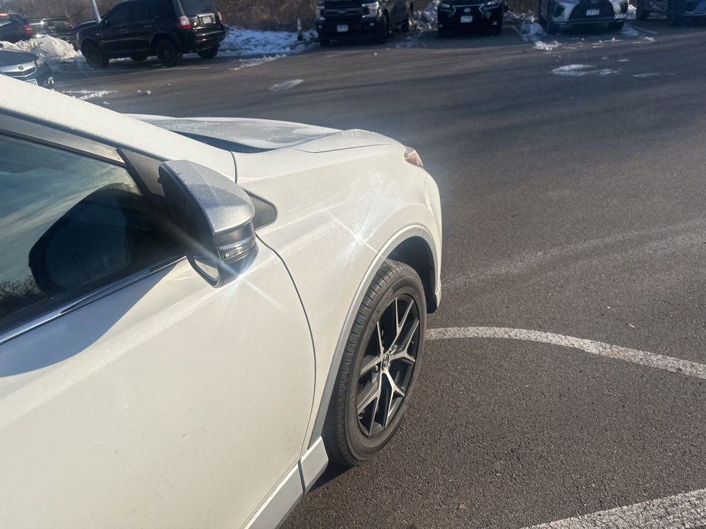 Used 2016 Toyota RAV4 SE image 25