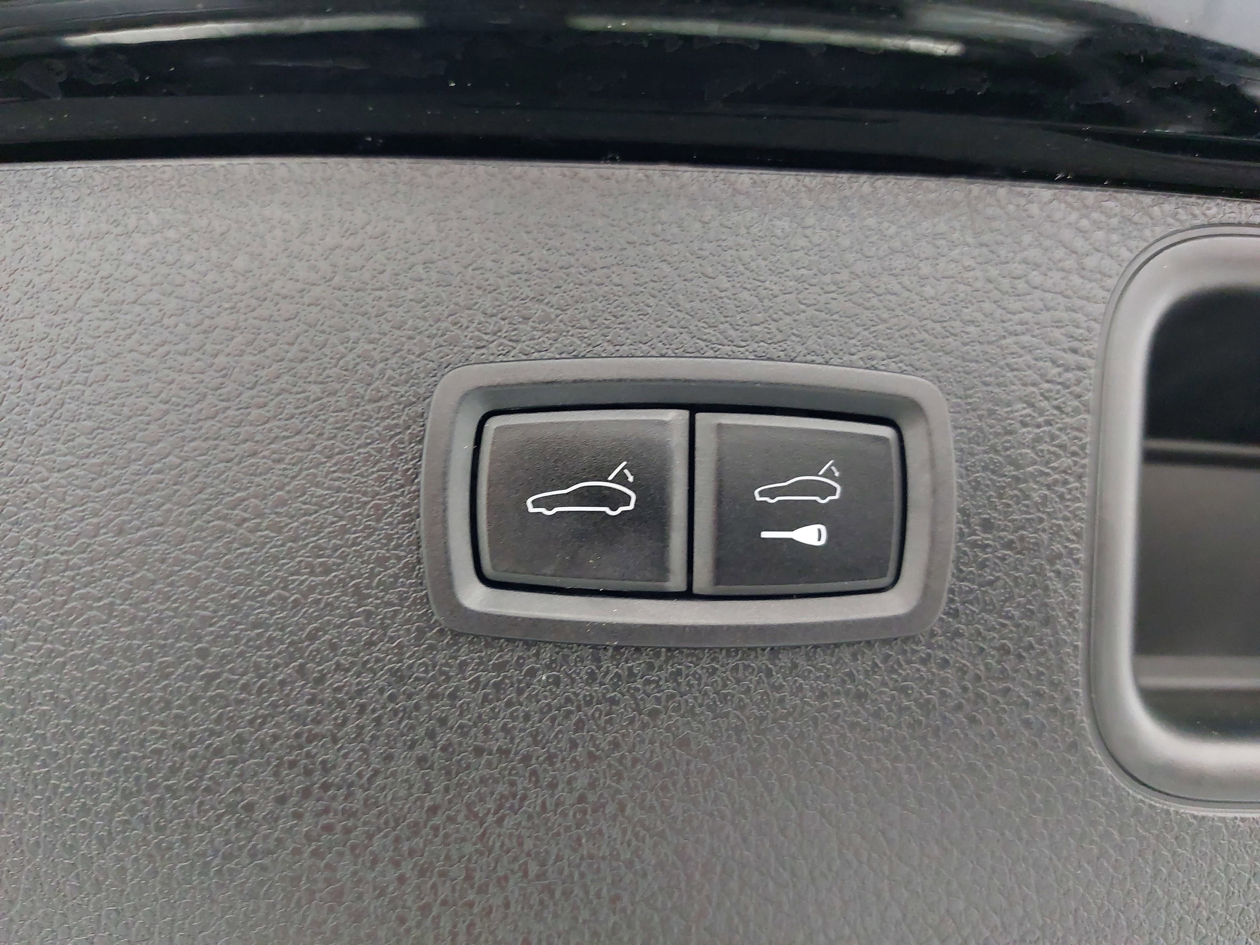 Certified 2023 Porsche Macan AWD/4WD image 15