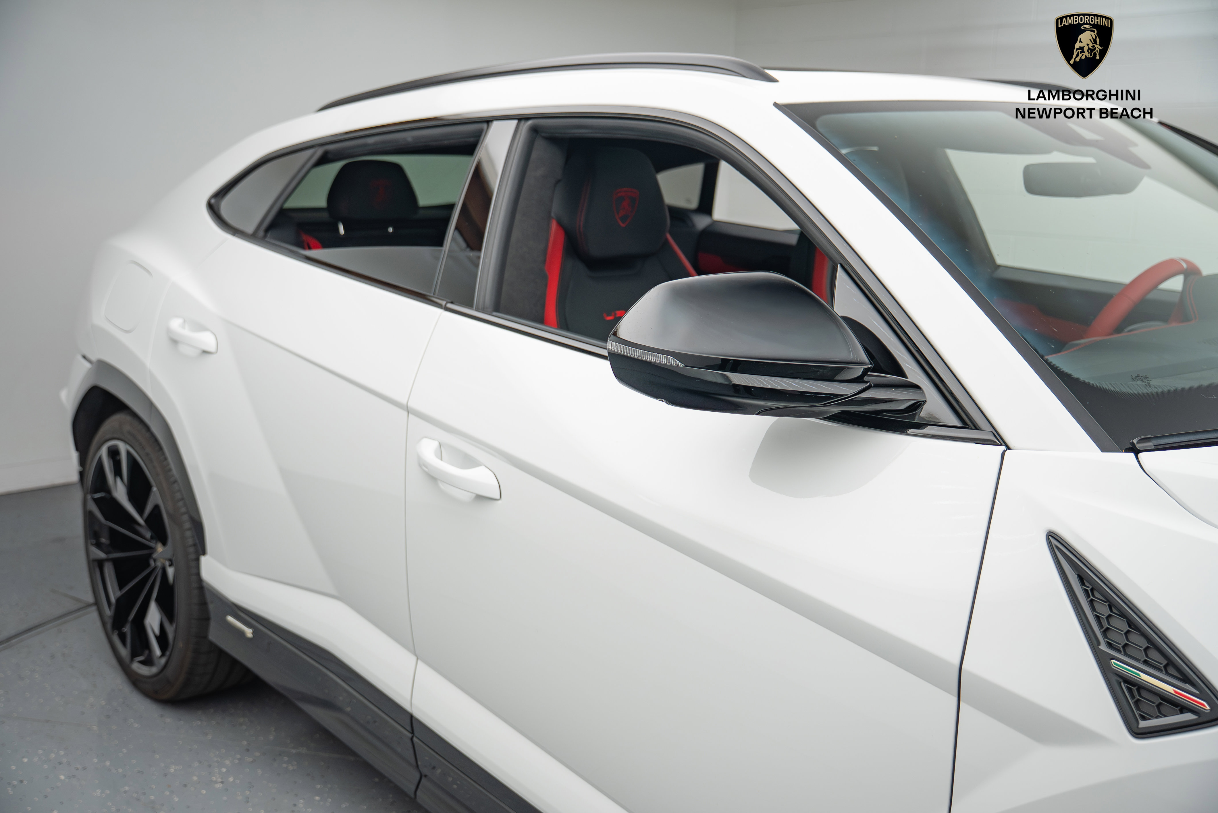 Used 2024 Lamborghini Urus S image 5