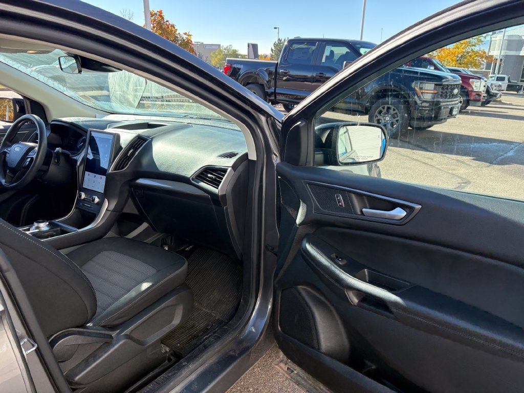Certified 2023 Ford Edge SE w/ Black Appearance Package AWD/4WD image 30
