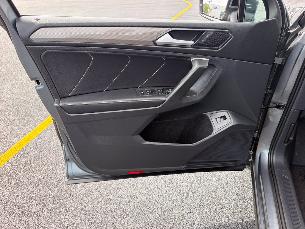 Certified 2024 Volkswagen Tiguan SE w/ MDO Package, Two-Row AWD/4WD image 9