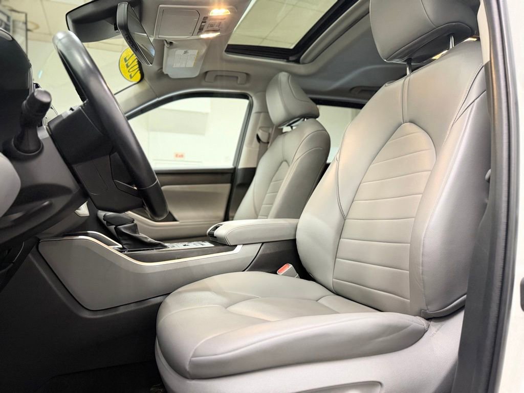 Used 2022 Toyota Highlander XLE image 15