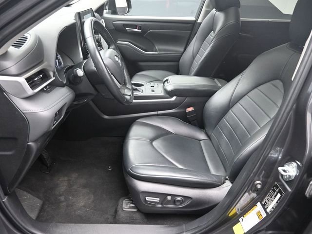 Used 2024 Toyota Highlander XLE FWD image 18