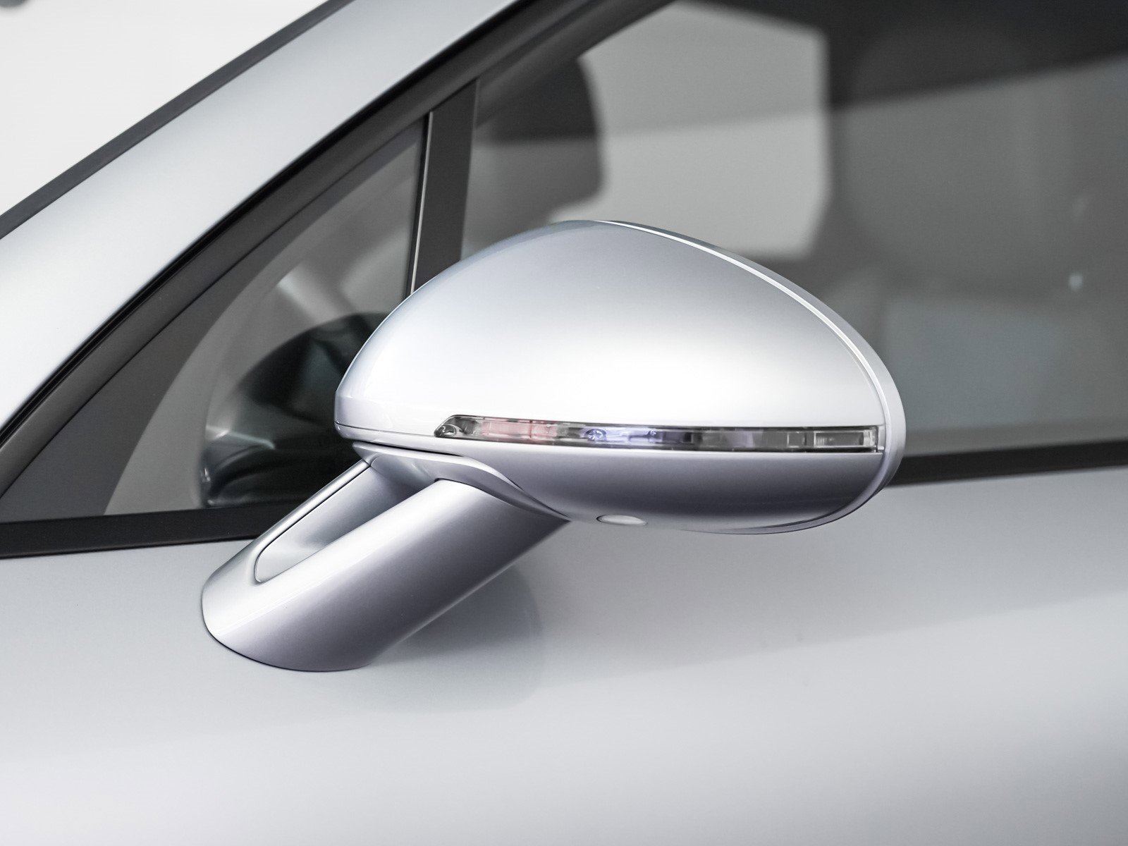 Certified 2025 Porsche Macan image 27