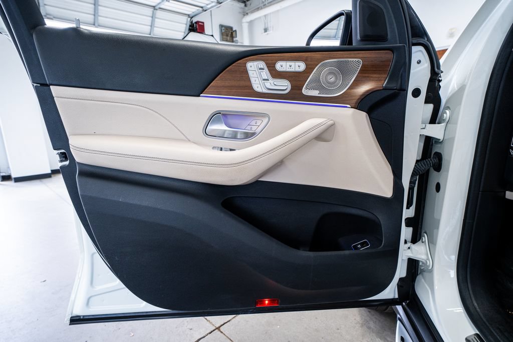 Used 2023 Mercedes-Benz GLS 580 4MATIC image 25
