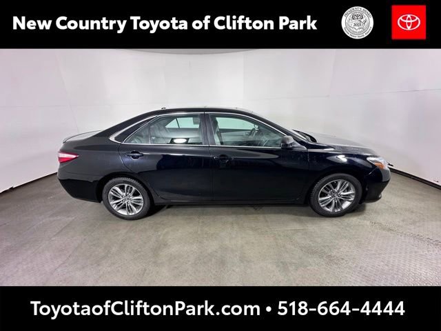 Used 2016 Toyota Camry SE w/ Moonroof Package FWD image 2
