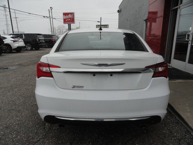 Used 2013 Chrysler 200 Limited image 4