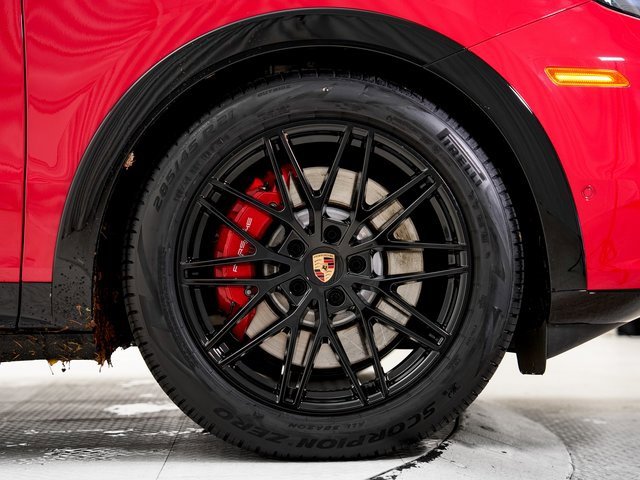 Used 2025 Porsche Cayenne GTS image 30
