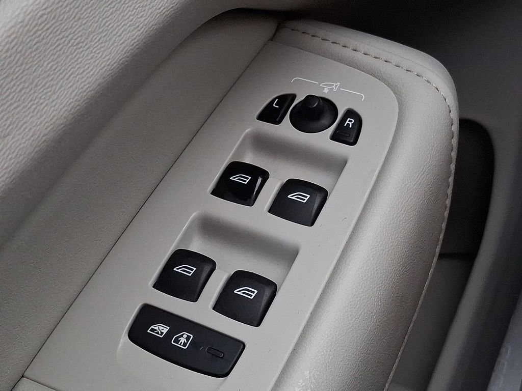 Used 2023 Volvo XC60 T8 Plus image 24