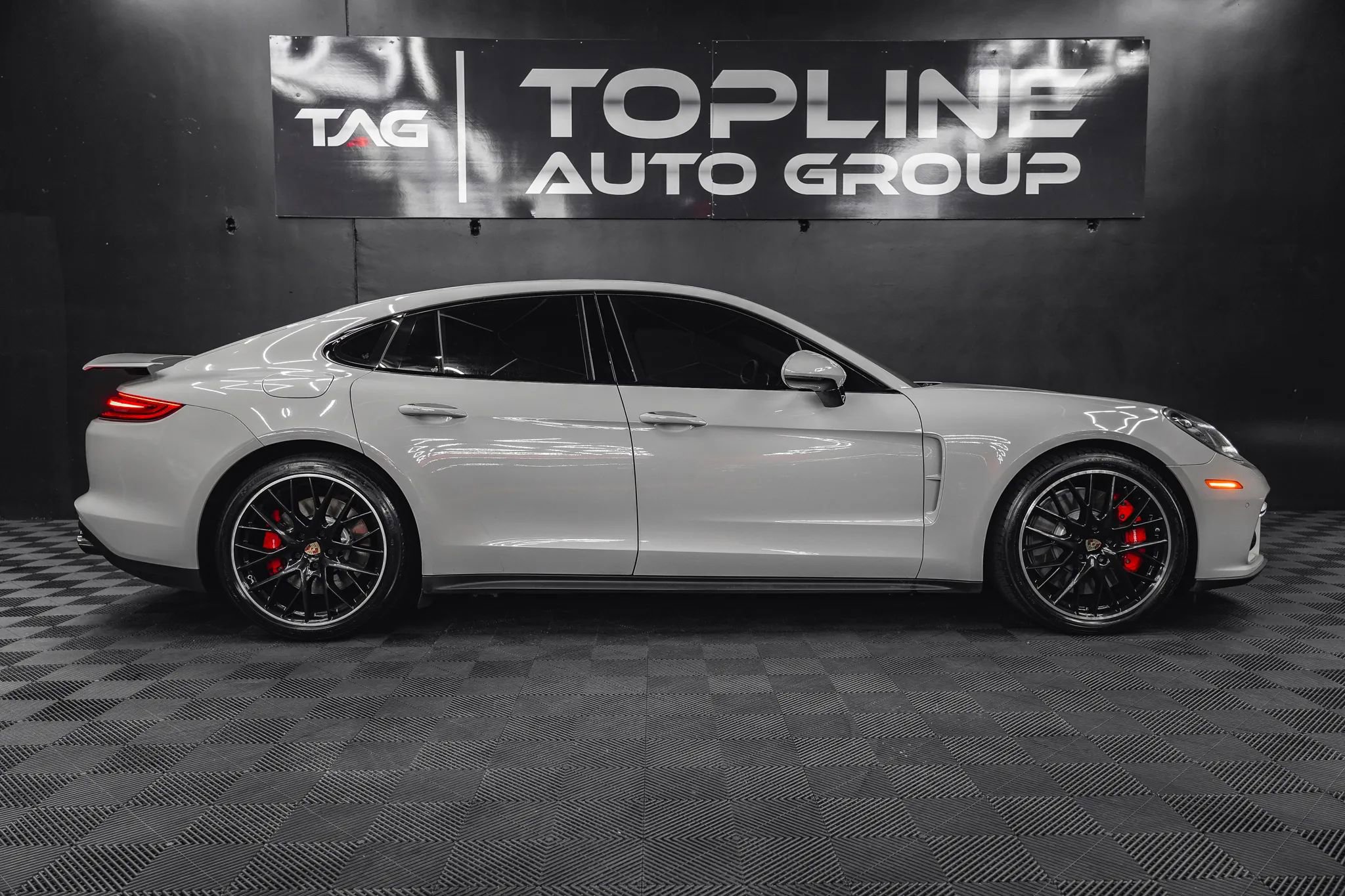 Used 2017 Porsche Panamera Turbo image 34