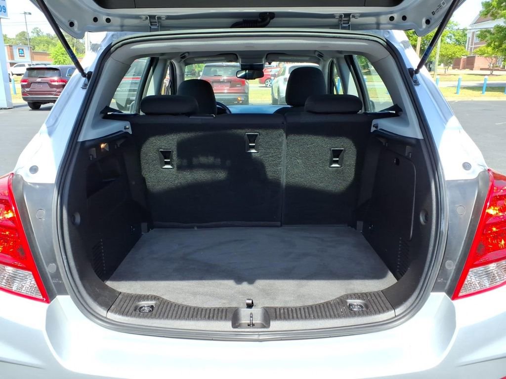 Used 2020 Chevrolet Trax LS FWD image 24