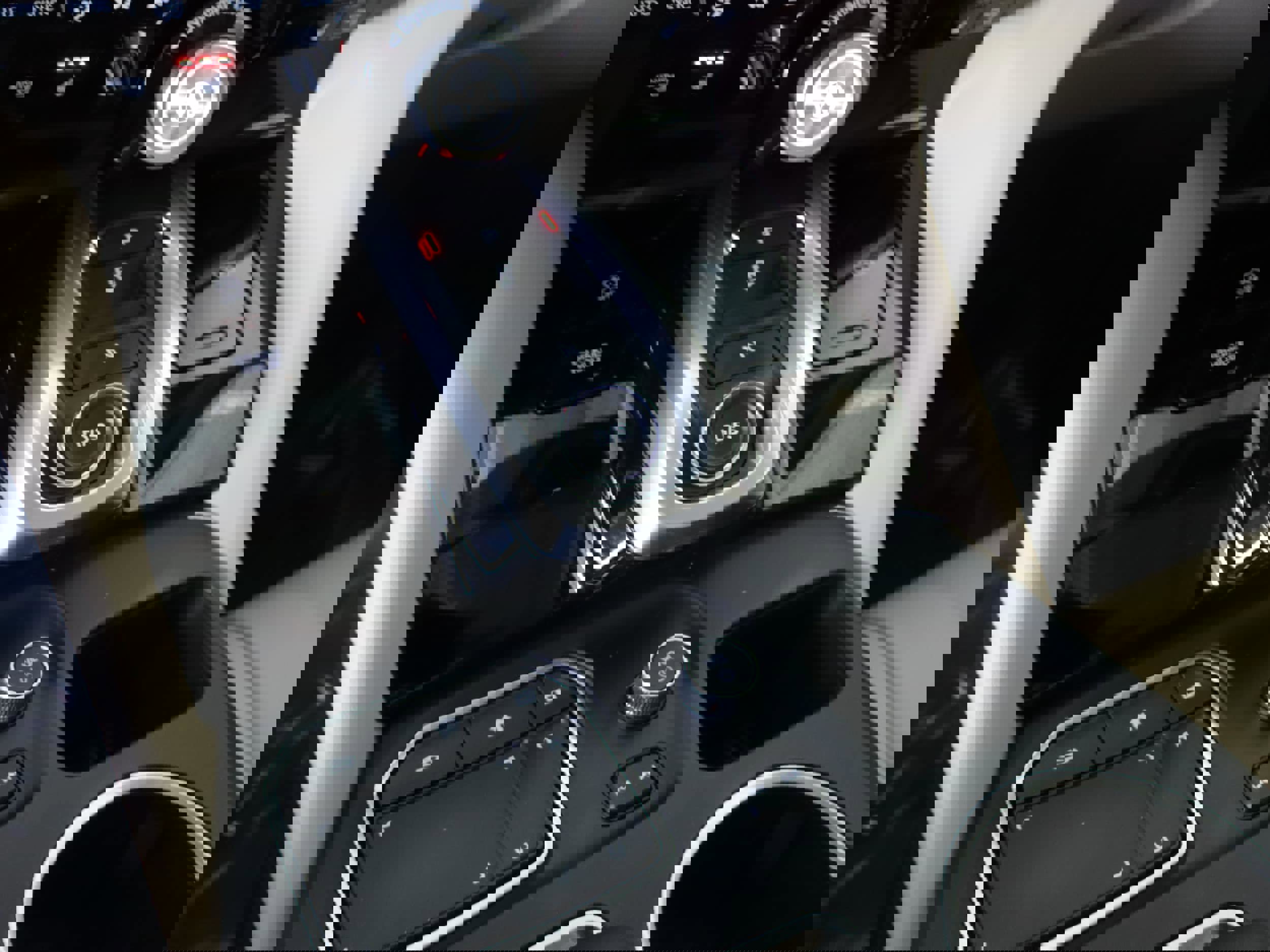 Used 2023 Acura MDX SH-AWD w/ Technology Package image 16