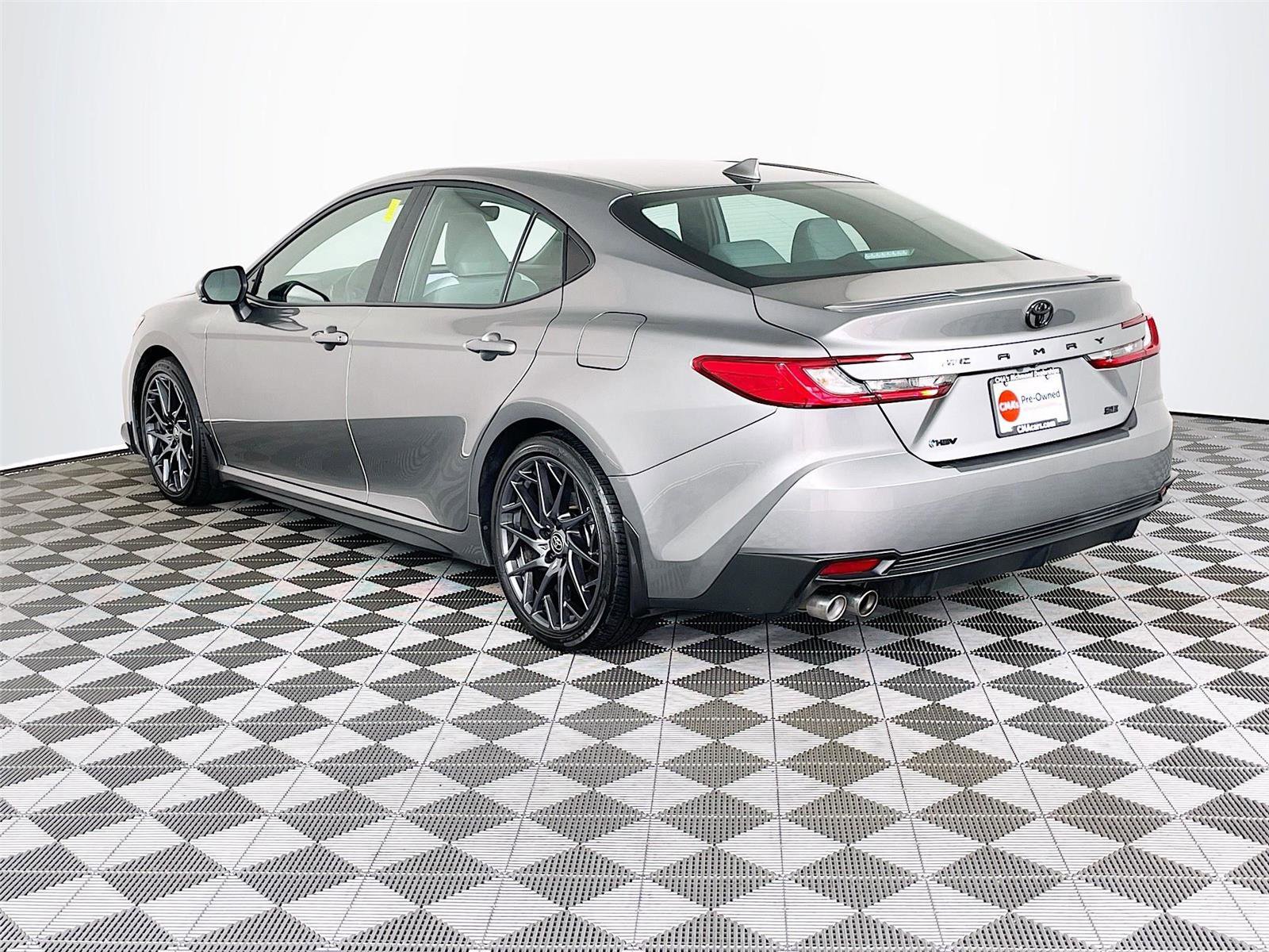 Used 2025 Toyota Camry SE w/ Multimedia Upgrade Package image 6