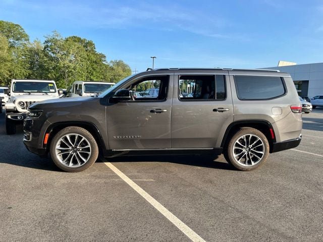 Used 2023 Jeep Wagoneer Series III w/ Premium Group I AWD/4WD image 15