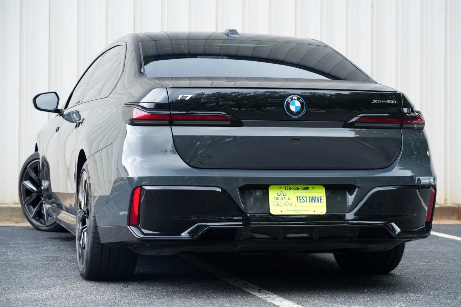 Used 2023 BMW i7 xDrive60 w/ Executive Package 2 AWD/4WD image 6