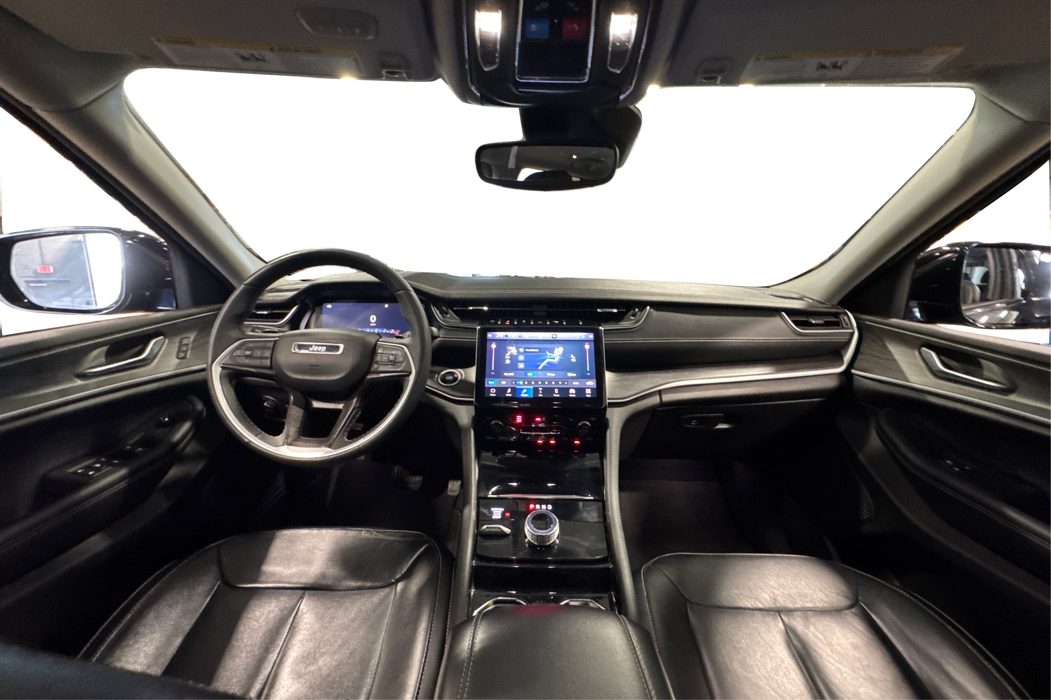 Used 2023 Jeep Grand Cherokee Limited AWD/4WD image 40