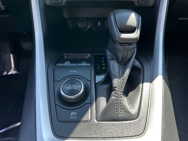 Used 2022 Toyota RAV4 LE image 26