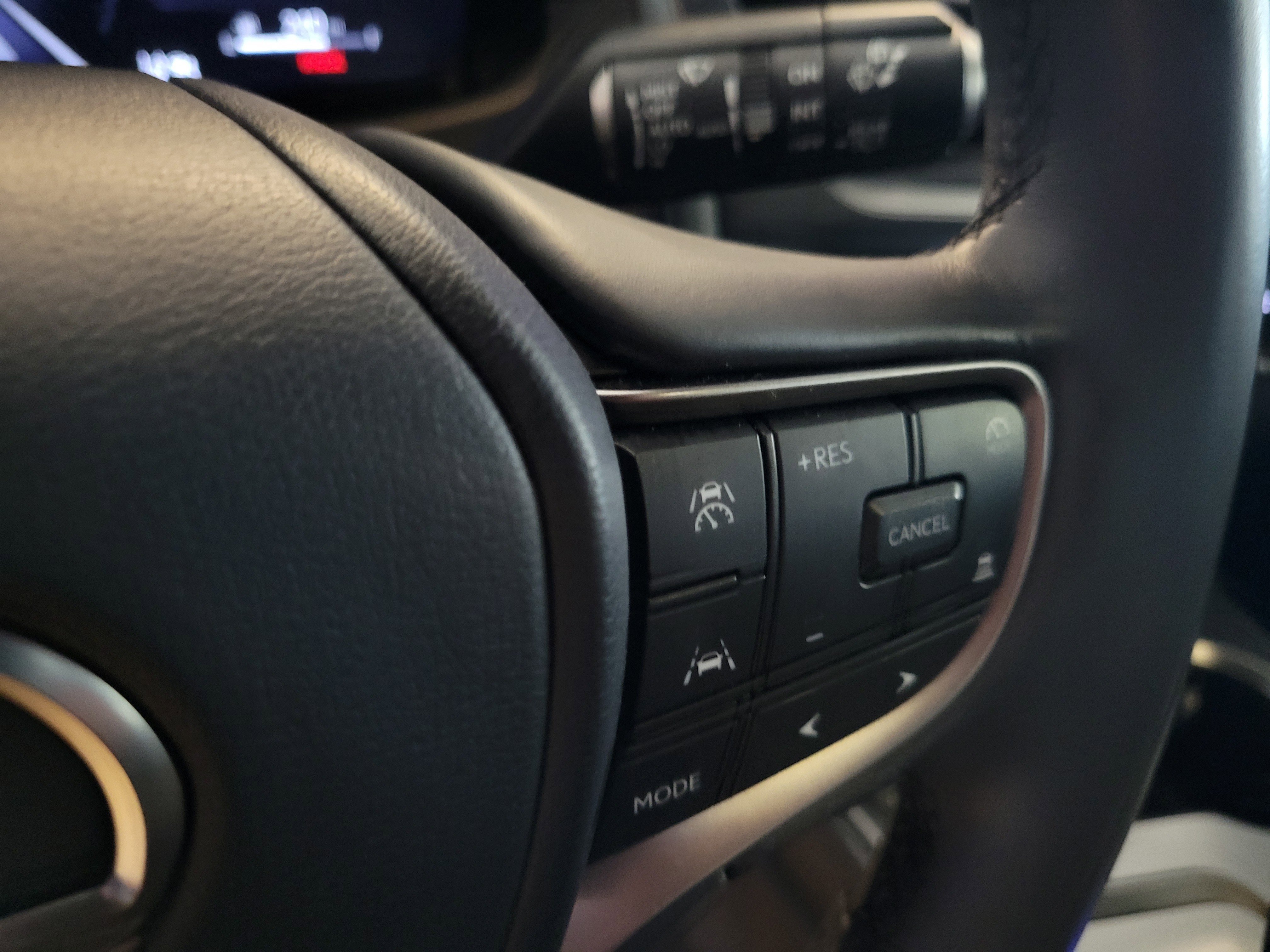 Used 2025 Lexus UX 300h FWD image 31