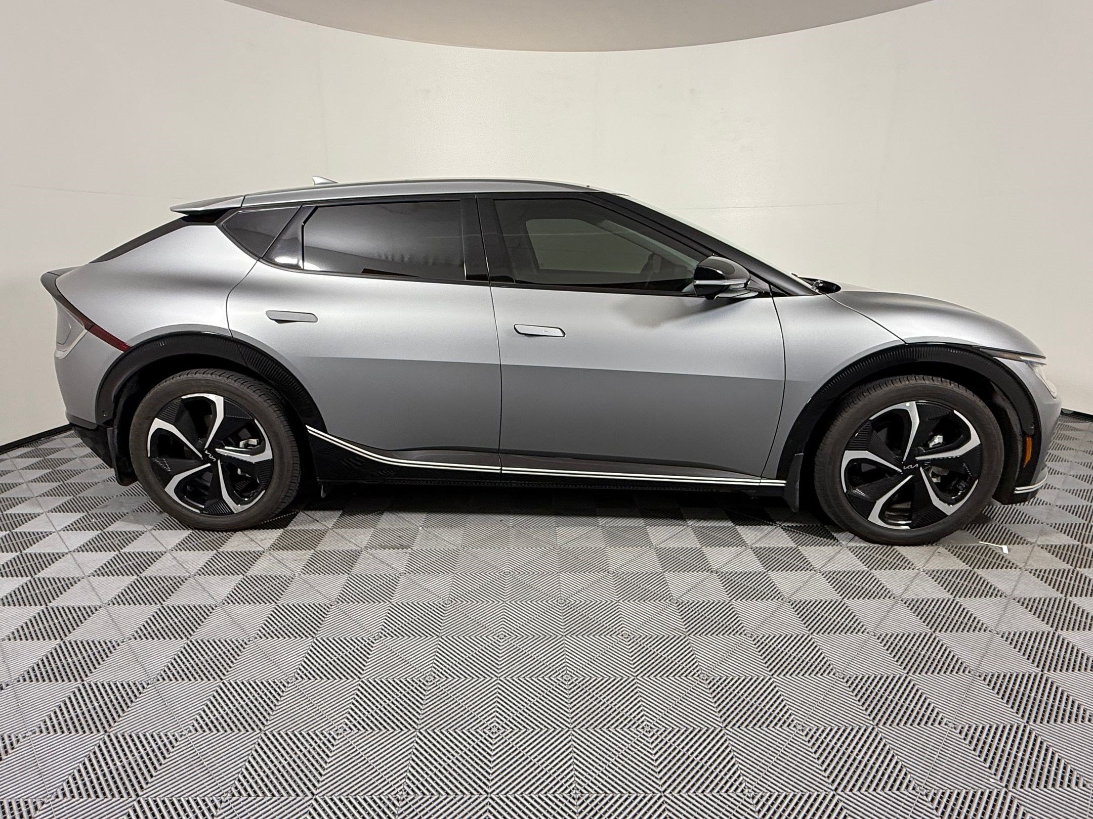 Used 2022 Kia EV6 GT-Line w/ First Edition Package AWD/4WD image 7