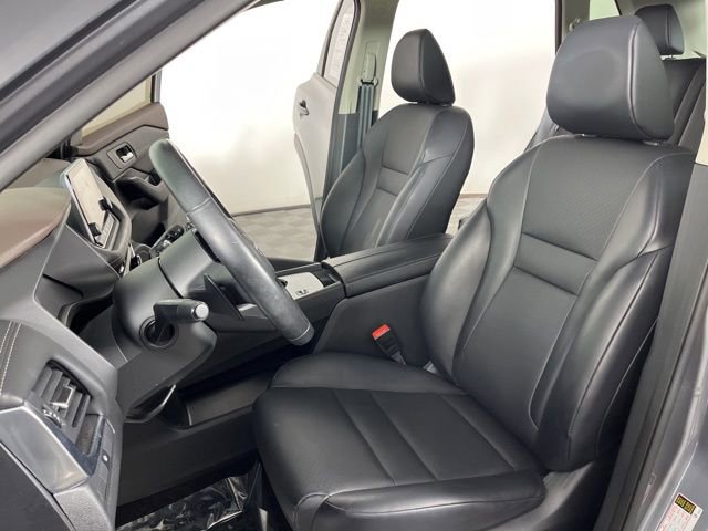 Used 2023 Nissan Rogue SV w/ SV Premium B Package image 18