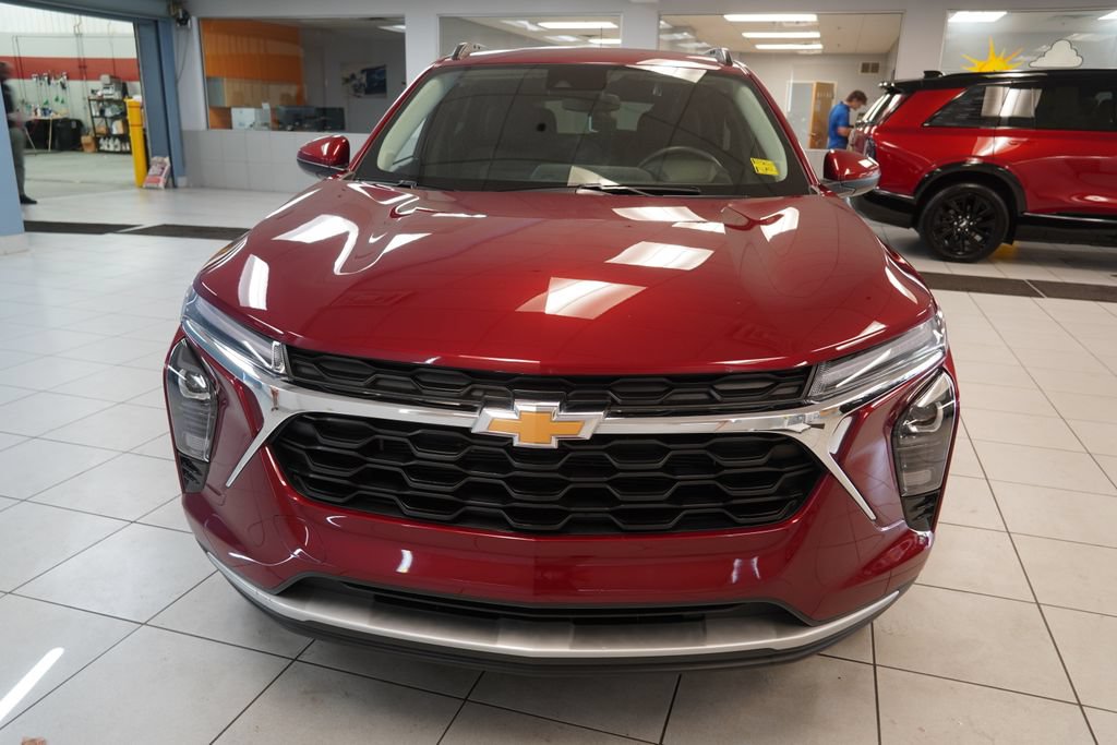 Used 2025 Chevrolet Trax LT w/ Driver Confidence Package FWD image 13