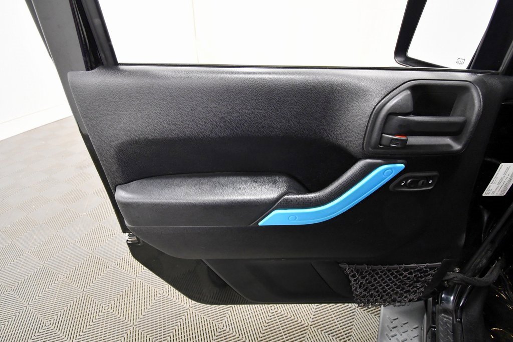 Used 2014 Jeep Wrangler Unlimited Sahara w/ Dual Top Group image 12