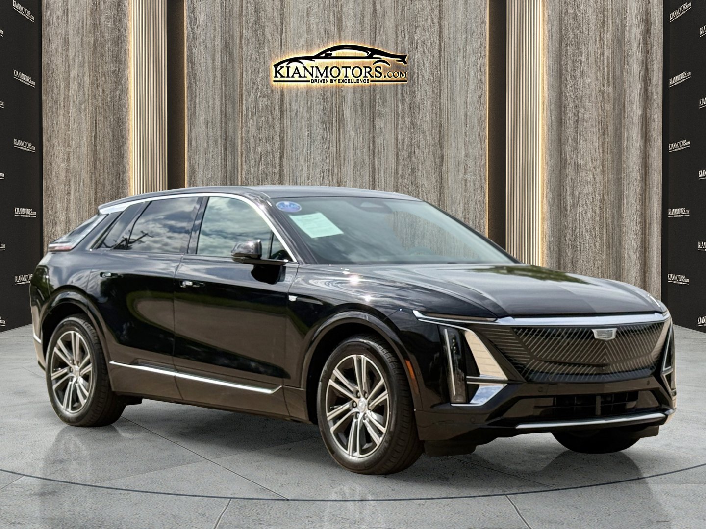 Used 2025 Cadillac Lyriq Luxury AWD/4WD image 1