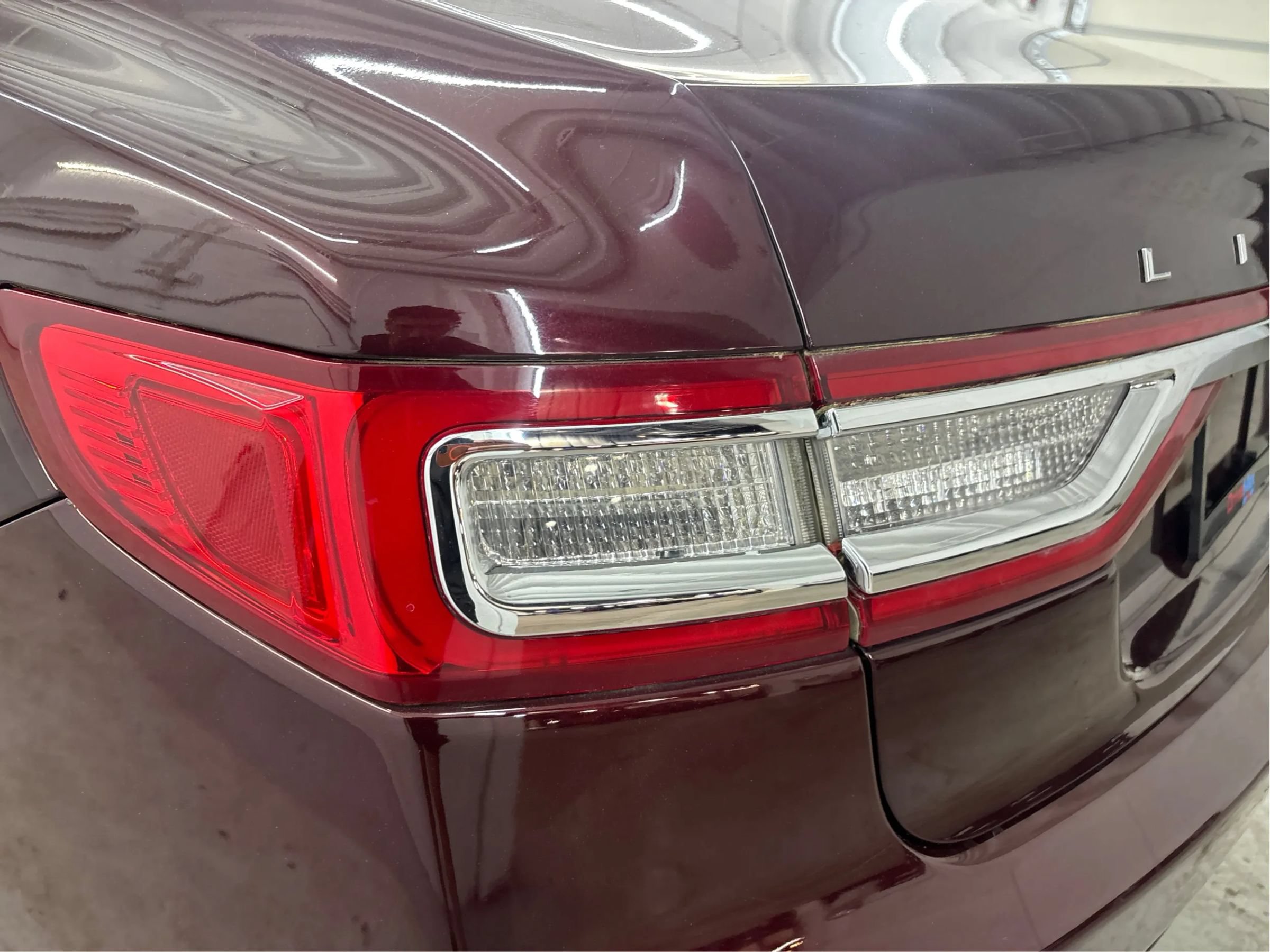 Used 2017 Lincoln Continental Select FWD image 32
