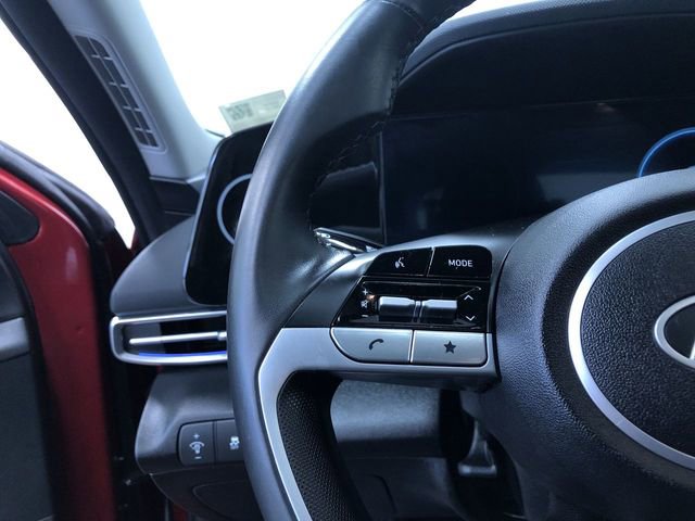 Used 2025 Hyundai Elantra SEL image 24