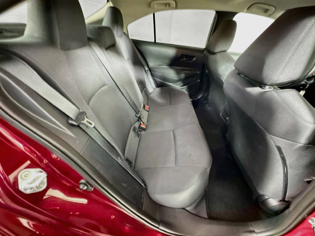 Used 2022 Toyota Corolla LE FWD image 28