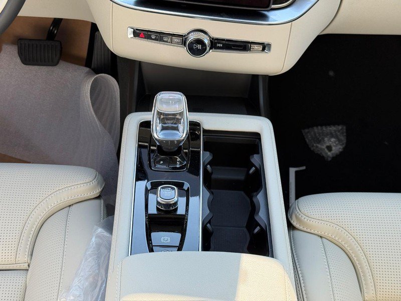 New 2026 Volvo XC90 T8 Ultra w/ Protection Package Premier AWD/4WD image 10