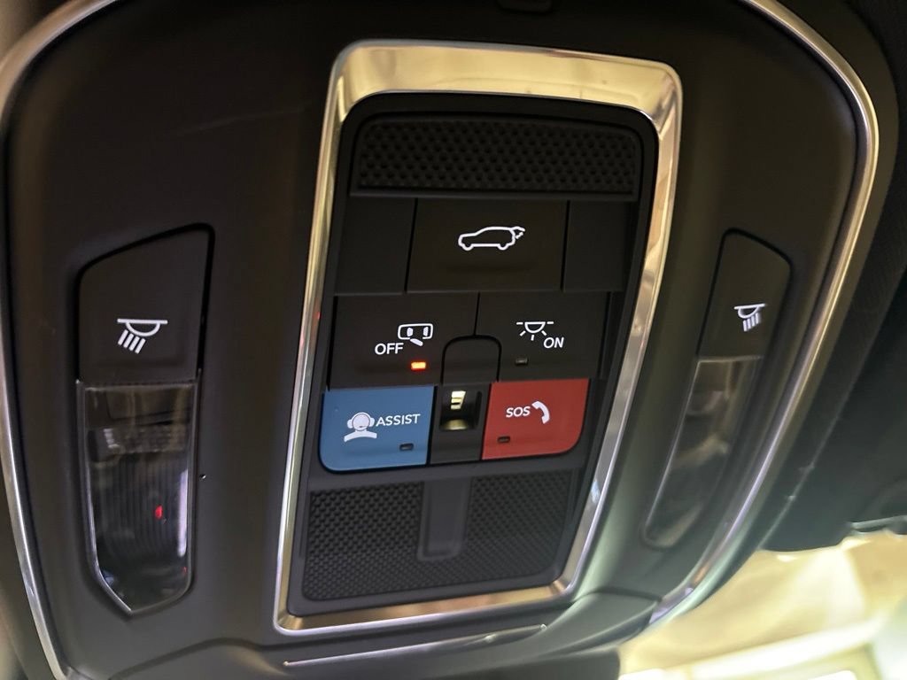 Used 2023 Jeep Grand Cherokee L Limited AWD/4WD image 23